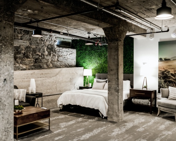 wnętrze sypialni w stylu industrialnym